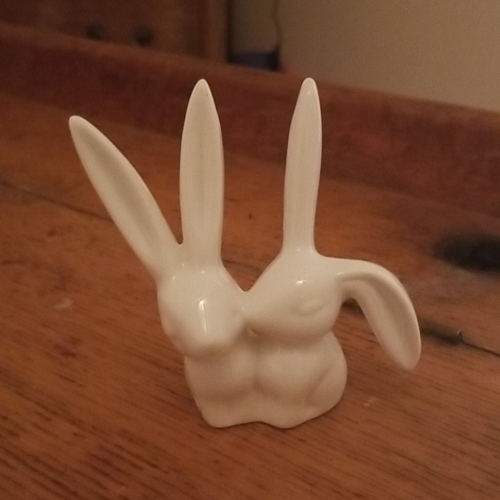 Cute ceramic bunnies. Ring holder